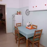 Lucy's Comfy In Town Centre By The Sea Apartamento Loutráki