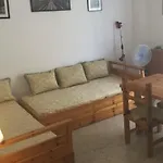 Lucy's Comfy In Town Centre By The Sea Apartamento Loutráki