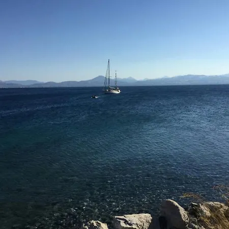 Lucy's Comfy In Town Centre By The Sea Loutráki