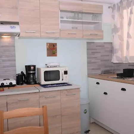 Lucy's Comfy In Town Centre By The Sea