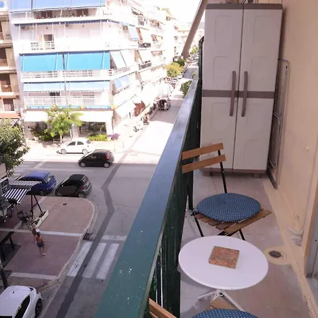 Lucy's Comfy In Town Centre By The Sea Appartement Loutráki