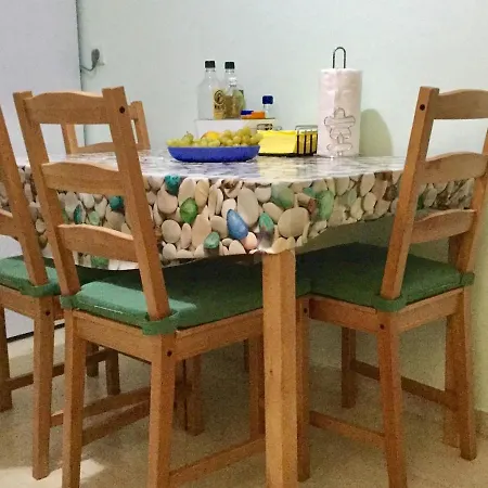 Lucy's Comfy In Town Centre By The Sea *