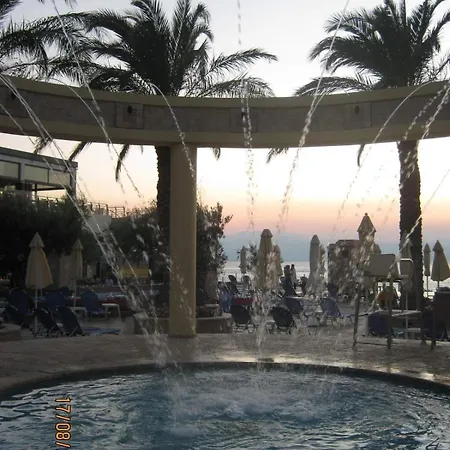 Lucy's Comfy In Town Centre By The Sea * Λουτράκι