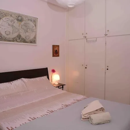 Lucy's Comfy In Town Centre By The Sea Λουτράκι