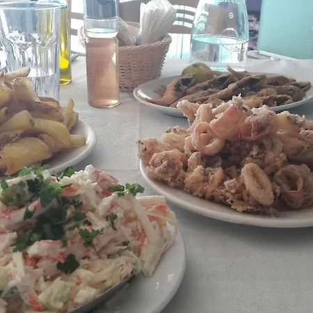 Lucy's Comfy In Town Centre By The Sea *