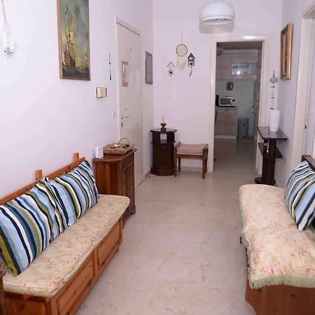 Lucy's Comfy In Town Centre By The Sea Διαμέρισμα Λουτράκι