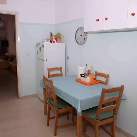 Lucy's Comfy In Town Centre By The Sea Appartement Loutráki