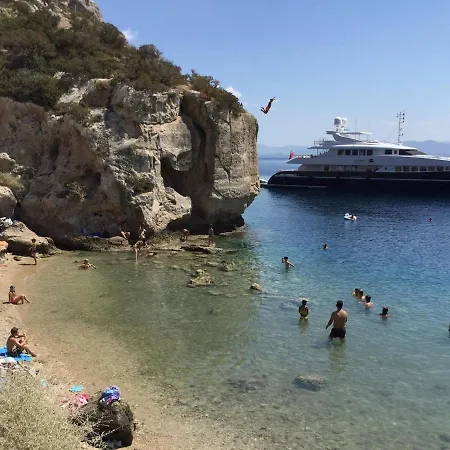 Lucy's Comfy In Town Centre By The Sea Διαμέρισμα Λουτράκι