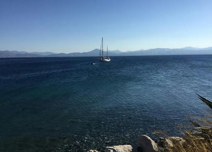 Lucy's Comfy In Town Centre By The Sea Loutráki