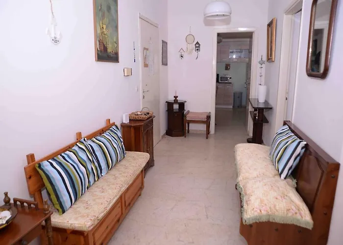 Lucy's Comfy In Town Centre By The Sea Apartamento Loutráki