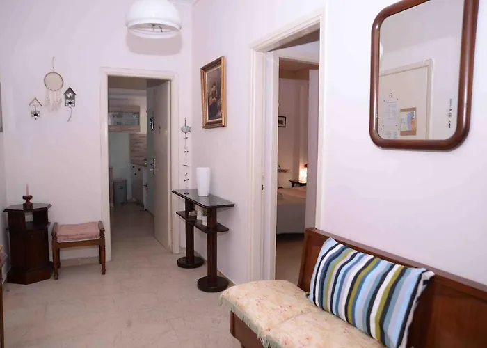 Lucy's Comfy In Town Centre By The Sea * Loutráki