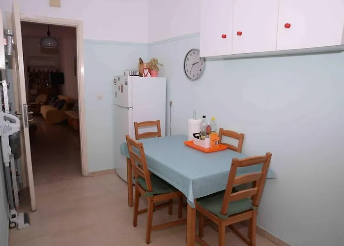 Lucy's Comfy In Town Centre By The Sea Apartamento Loutráki